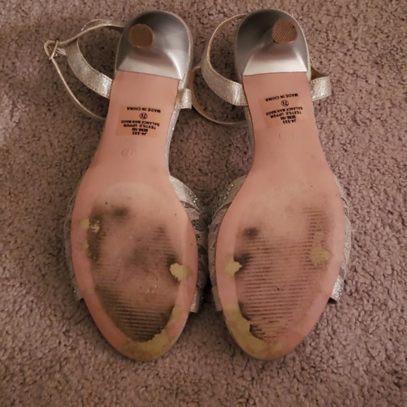 Shoes - Picture 4 of 8